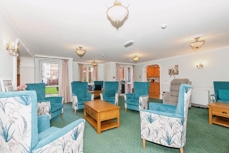 1 bed flat for sale in Greenwood Court, Epsom KT18, £158,000