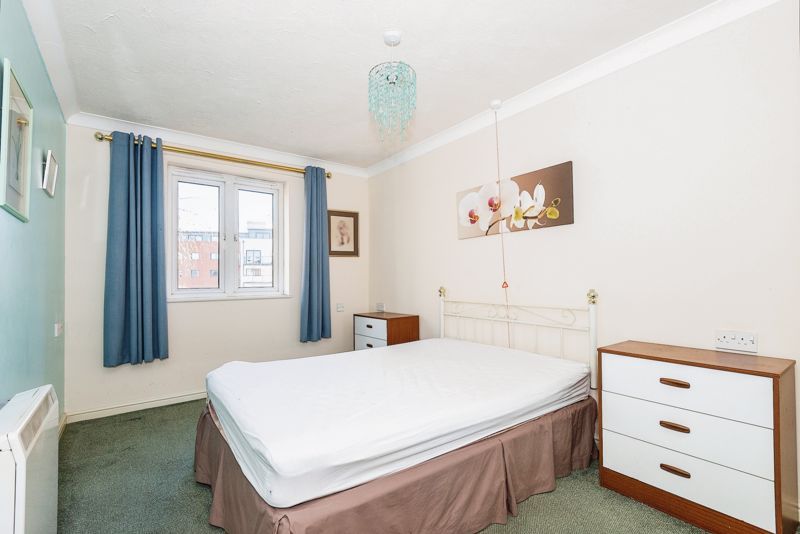 1 bed flat for sale in Greenwood Court, Epsom KT18, £158,000