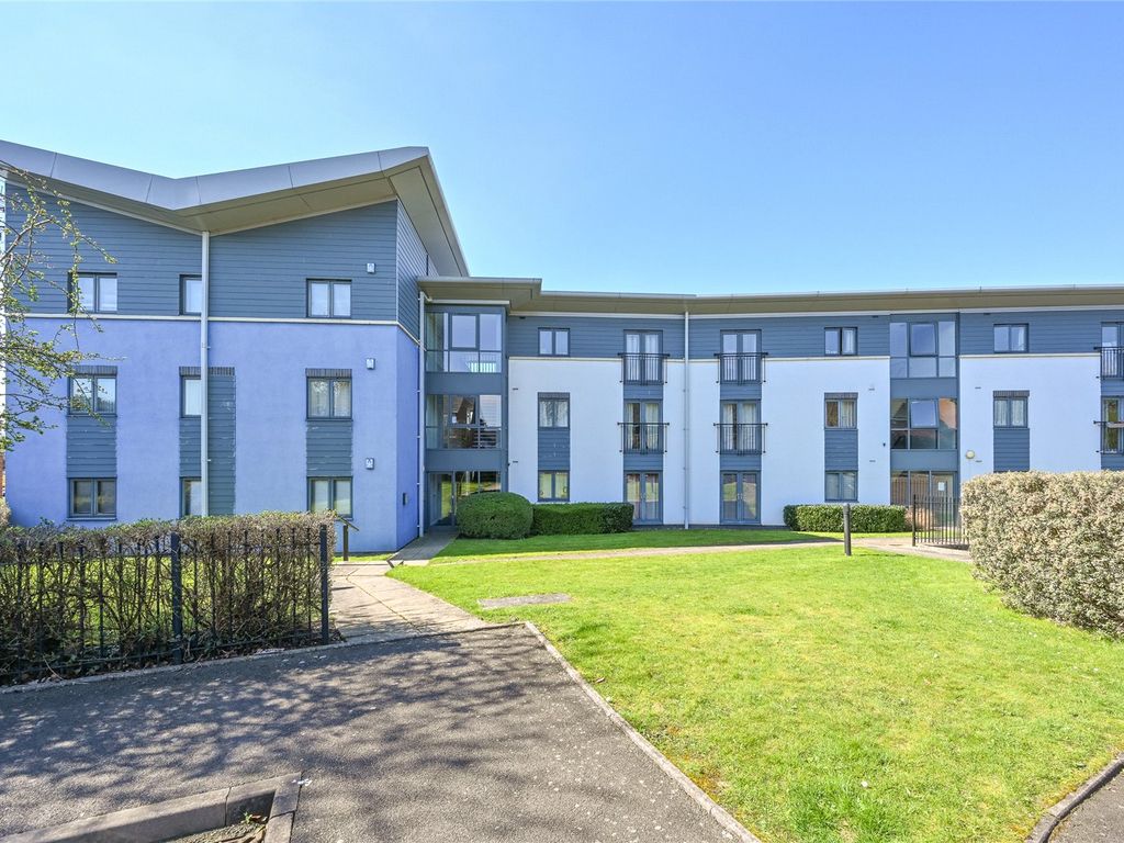 2 bed flat for sale in Vine Close, Fordhouses, Wolverhampton, West Midlands WV10, £120,000