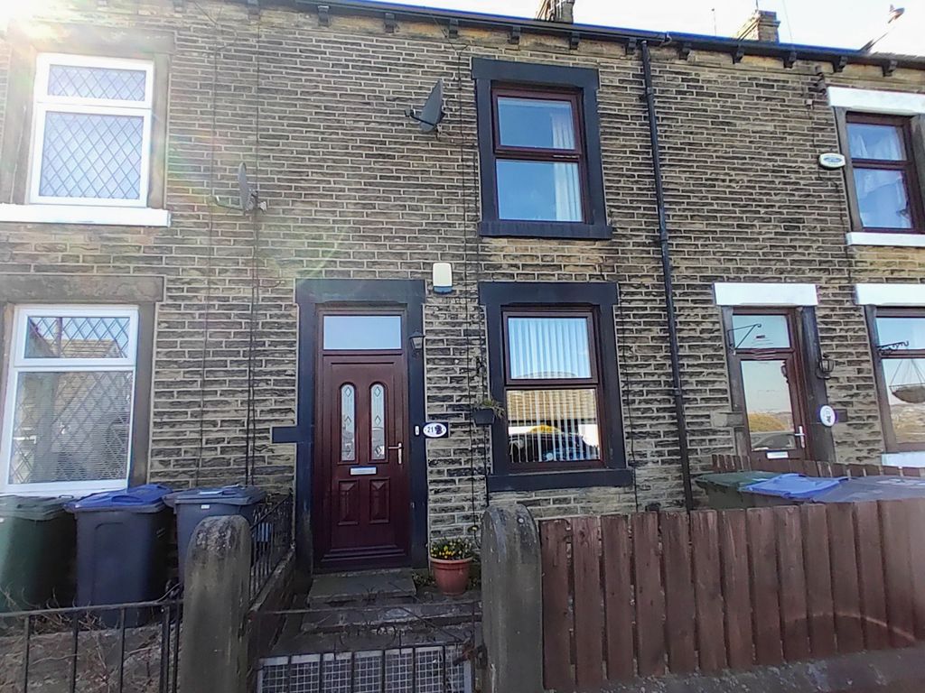 2 bed terraced house for sale in Bentfield Cottages, Clayton, Bradford BD14, £135,000
