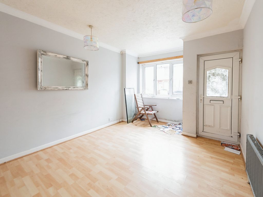 2 bed flat for sale in Copnor Road, Portsmouth PO3, £115,000