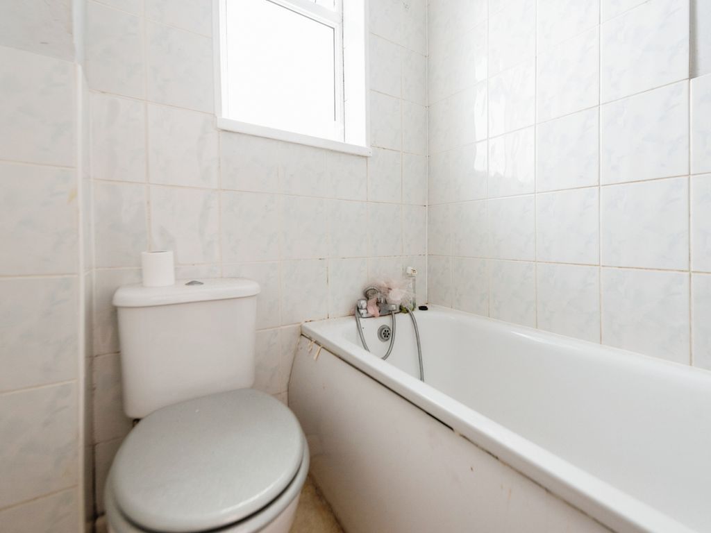 2 bed flat for sale in Copnor Road, Portsmouth PO3, £115,000