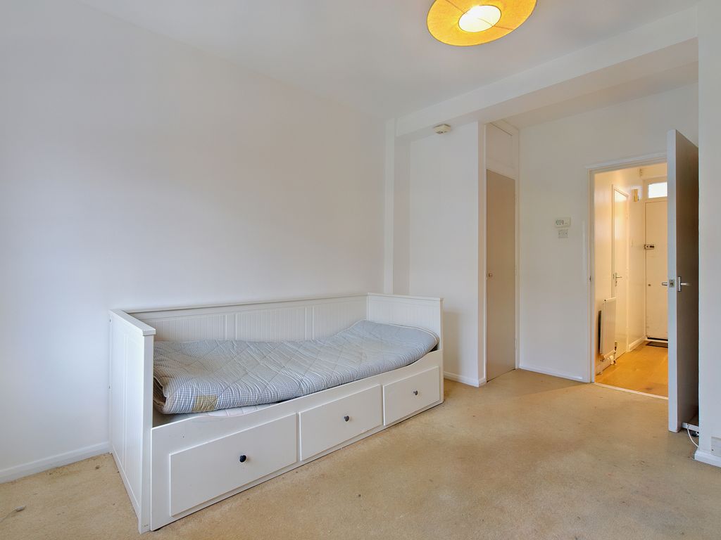 1 bed flat for sale in Odessa Street, London SE16, £200,000