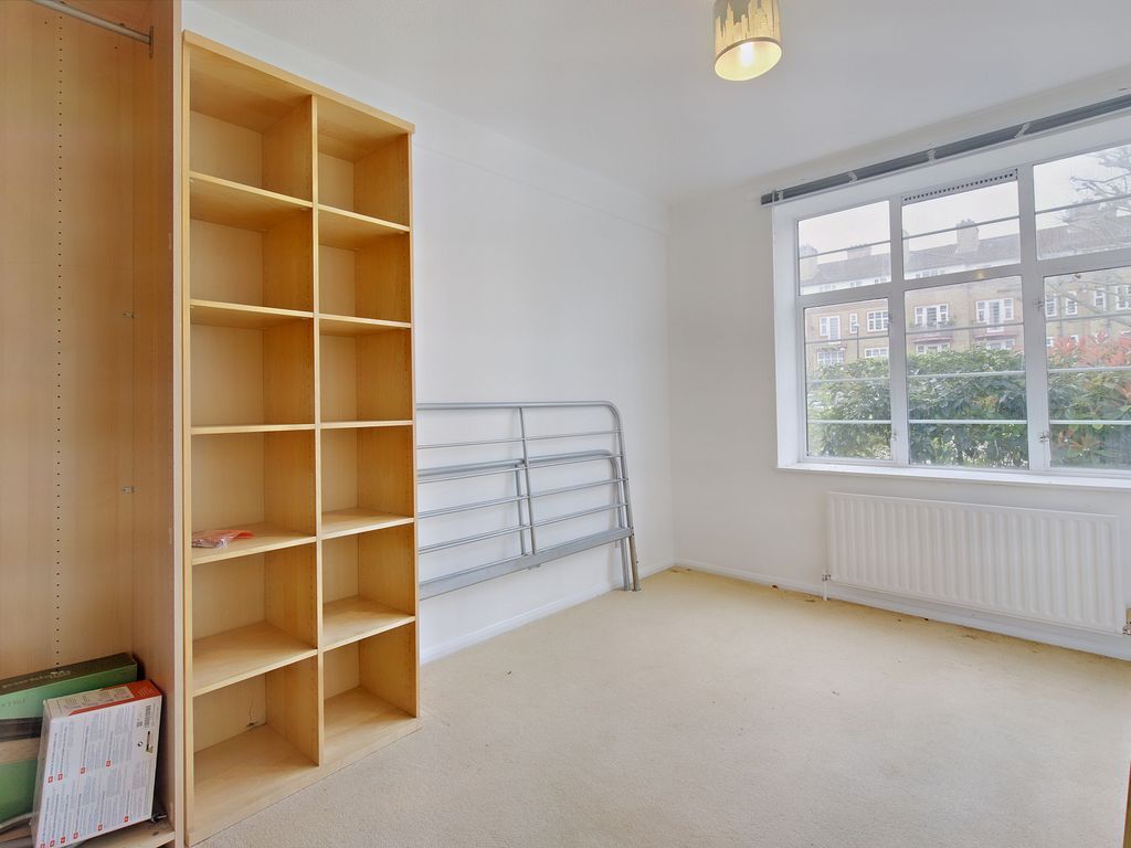 1 bed flat for sale in Odessa Street, London SE16, £200,000