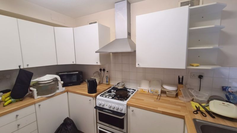 1 bed flat for sale in Chanctonbury Gardens, Sutton SM2, £230,000