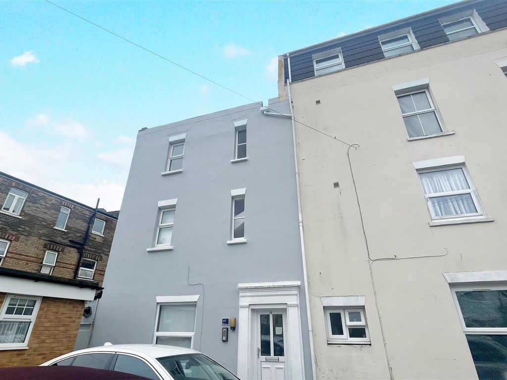 1 bed flat for sale in South View Place, Bournemouth BH2, £124,950