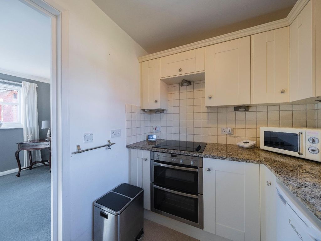 2 bed flat for sale in Rathbone Park, Tarporley CW6, £165,000