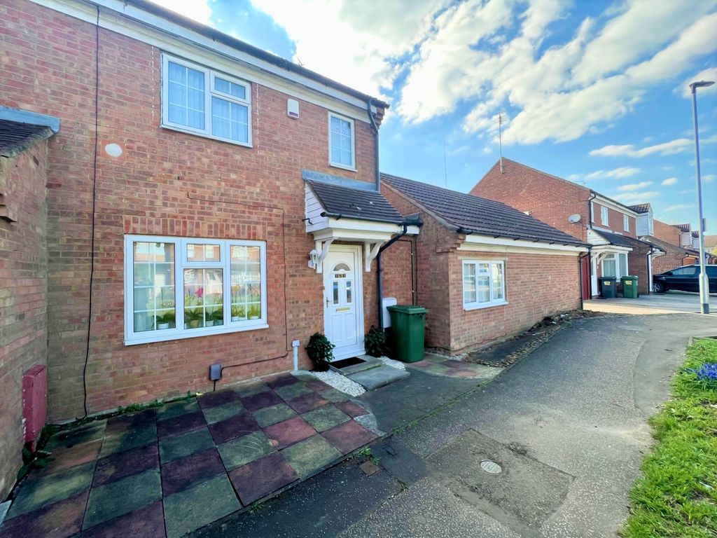 4 bed end terrace house for sale in Eaglesthorpe, Peterborough PE1, £220,000