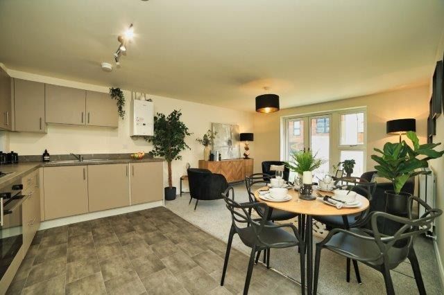2 bed flat for sale in Silver Birch Avenue, Houghton Regis, Dunstable LU5, £104,000