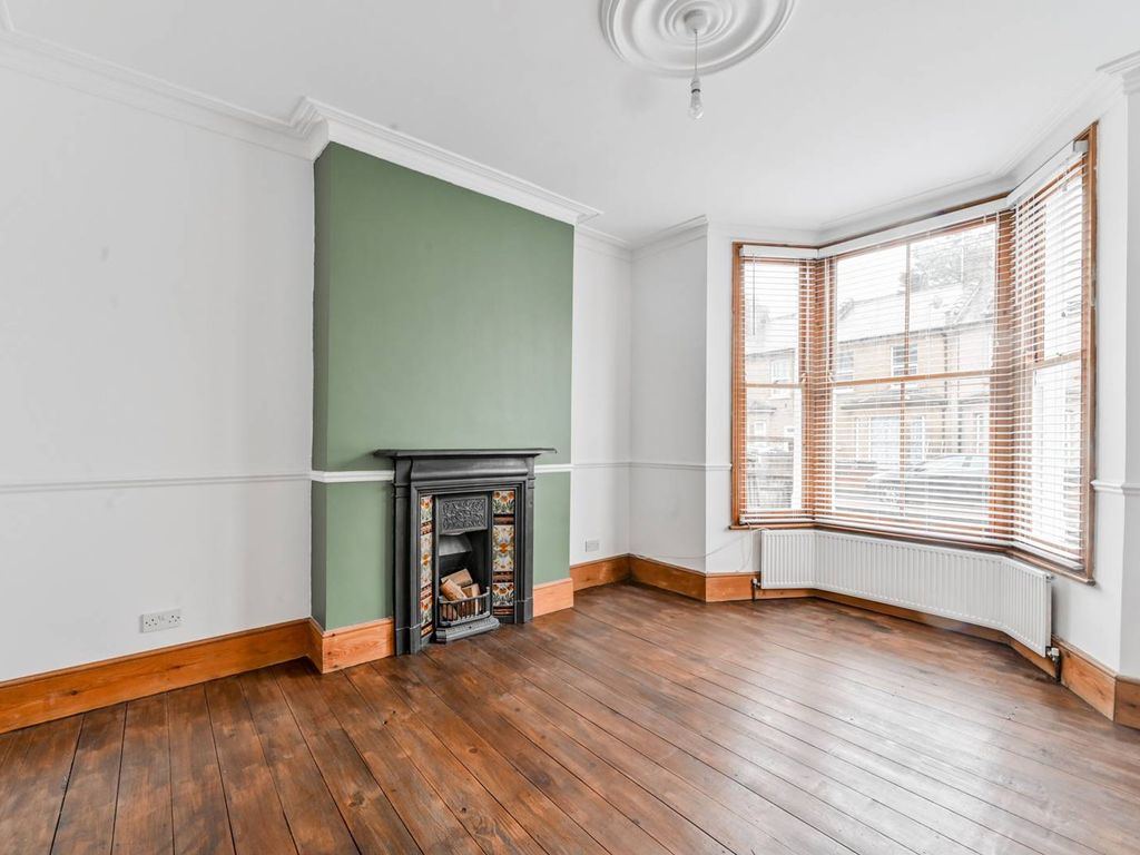 1 bed flat for sale in Hampshire Road, Bounds Green, London N22, £300,000