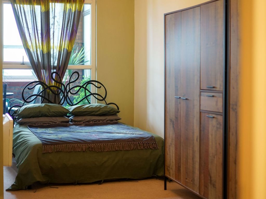 2 bed property for sale in Blackburn Road, Bolton BL1, £159,500
