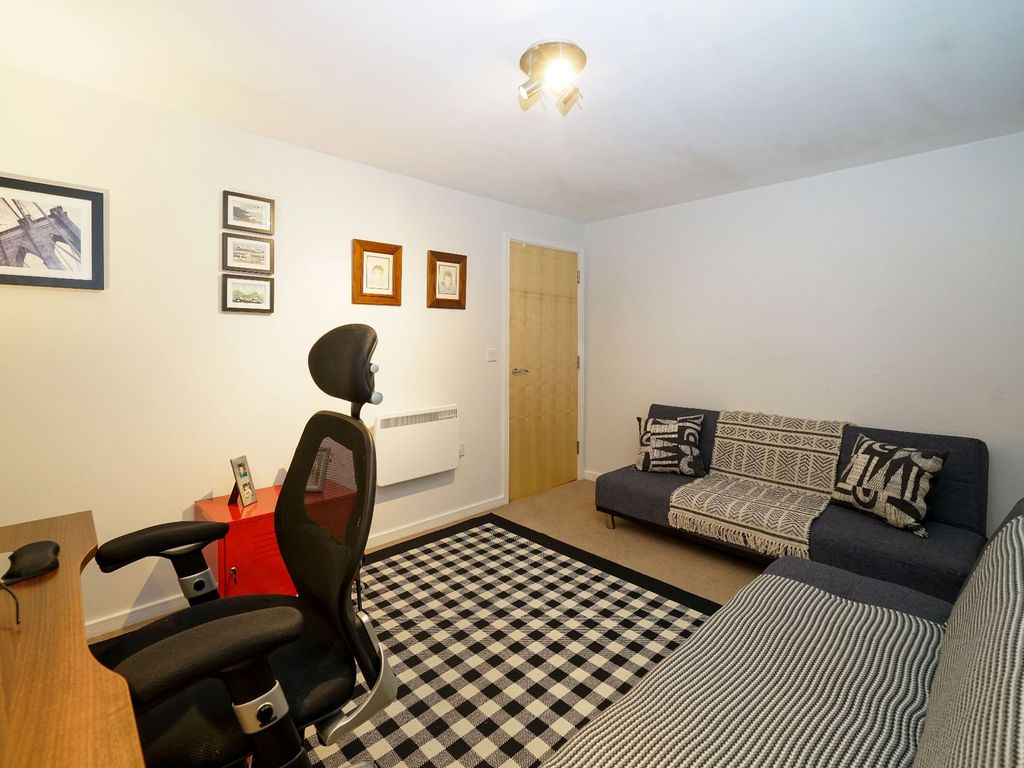 2 bed property for sale in Blackburn Road, Bolton BL1, £159,500