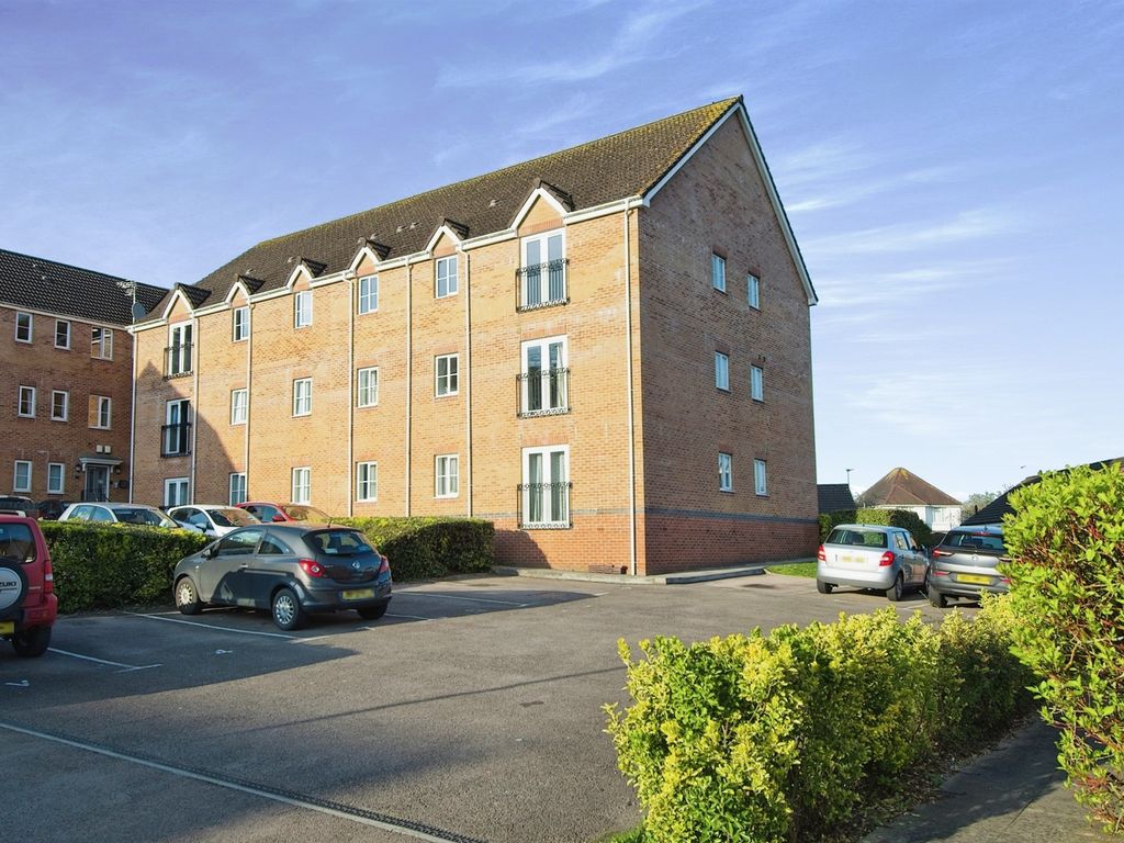 2 bed flat for sale in Bishpool View, Newport NP19, £125,000
