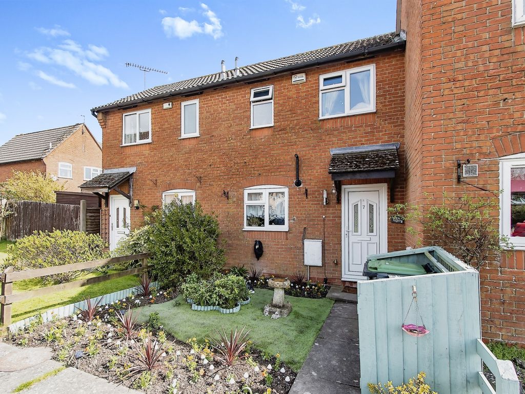 1 bed terraced house for sale in Jeanneau Close, Shaftesbury SP7, £190,000