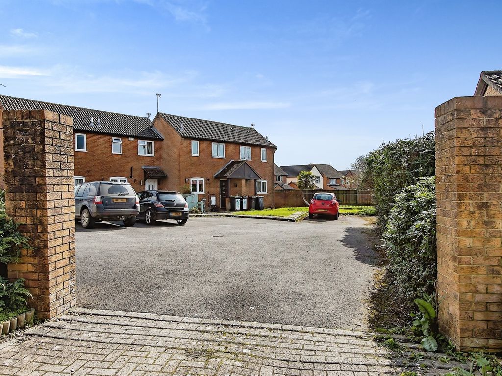 1 bed terraced house for sale in Jeanneau Close, Shaftesbury SP7, £190,000