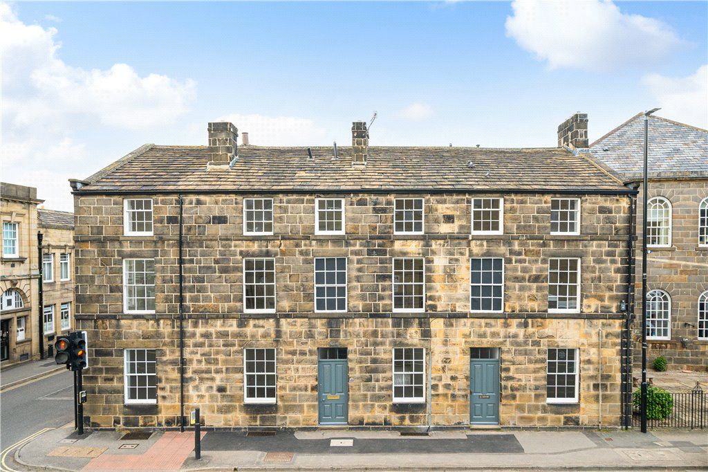 2 bed flat for sale in Boroughgate, Otley, West Yorkshire LS21, £180,000