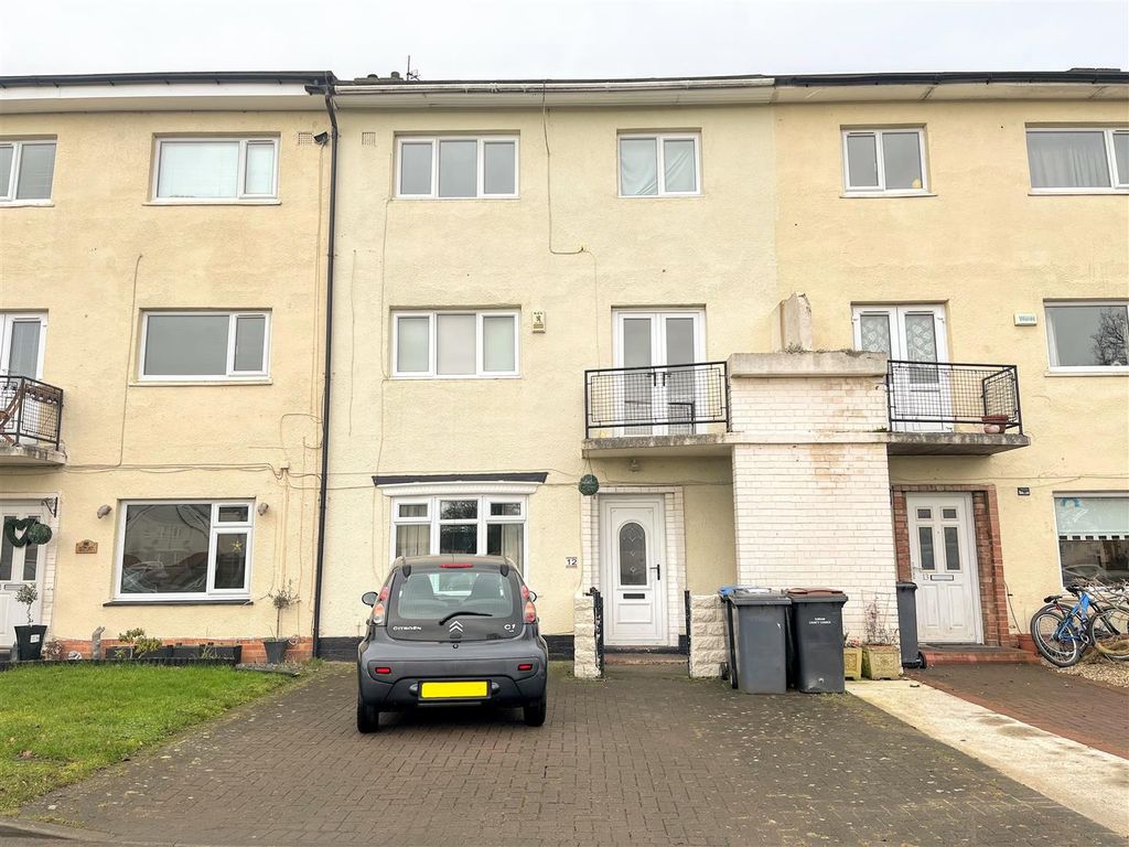 5 bed town house for sale in Baliol Green, Newton Aycliffe DL5, £125,000