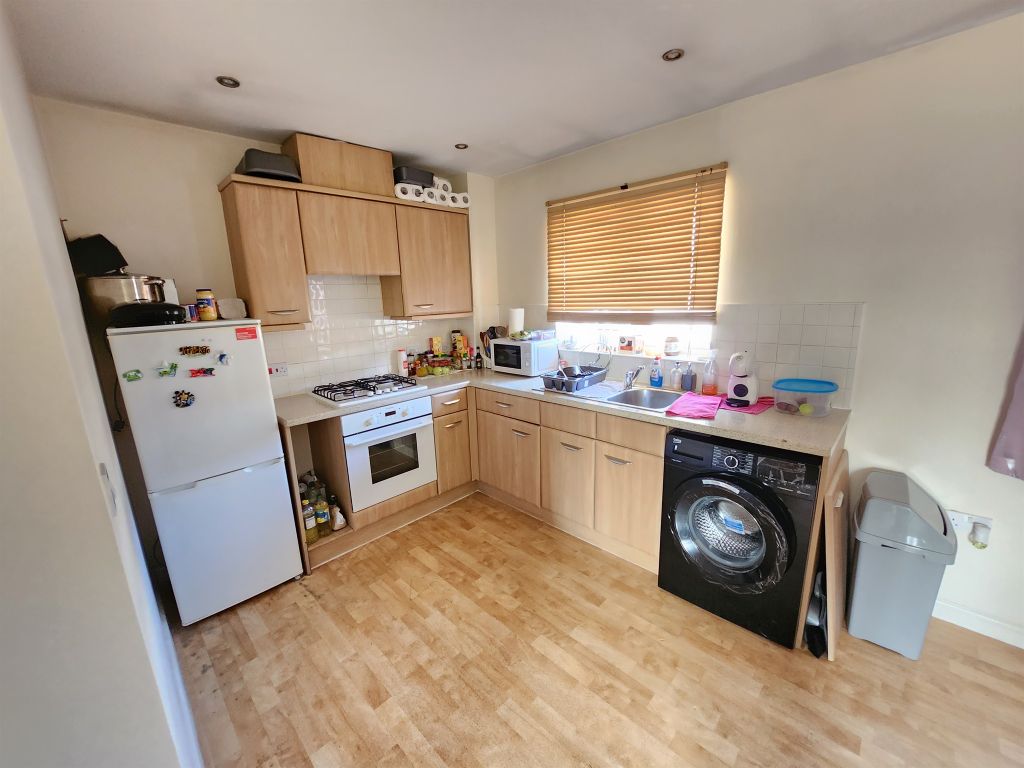 2 bed flat for sale in River View, Northampton NN4, £140,000