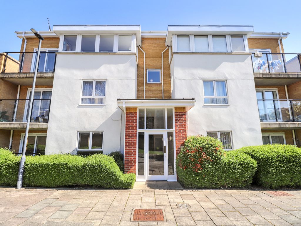 2 bed flat for sale in Erebus Drive, London SE28, £300,000