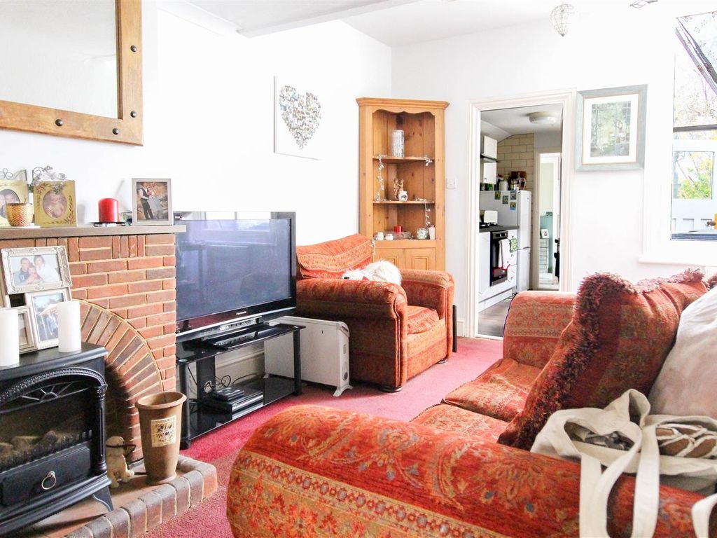 2 bed terraced house for sale in Station Road, Burnham-On-Crouch CM0, £253,000