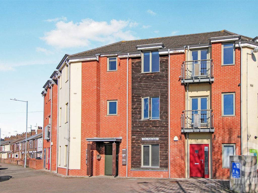 2 bed flat for sale in The Portway, King's Lynn PE30, £100,000