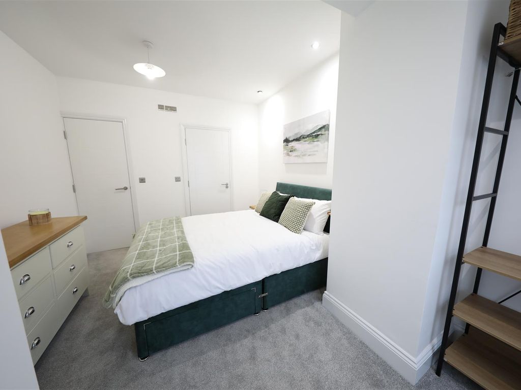 2 bed flat for sale in George Street, Hull HU1, £165,000