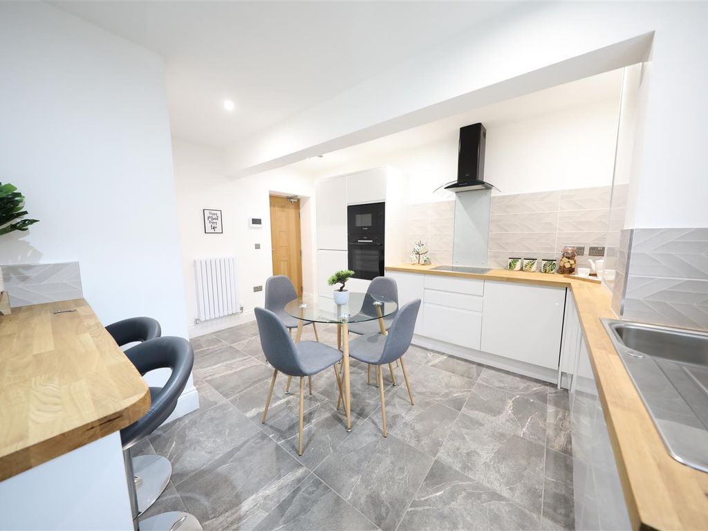 2 bed flat for sale in George Street, Hull HU1, £165,000