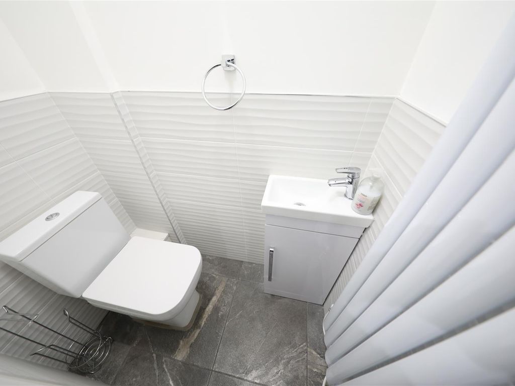 2 bed flat for sale in George Street, Hull HU1, £165,000