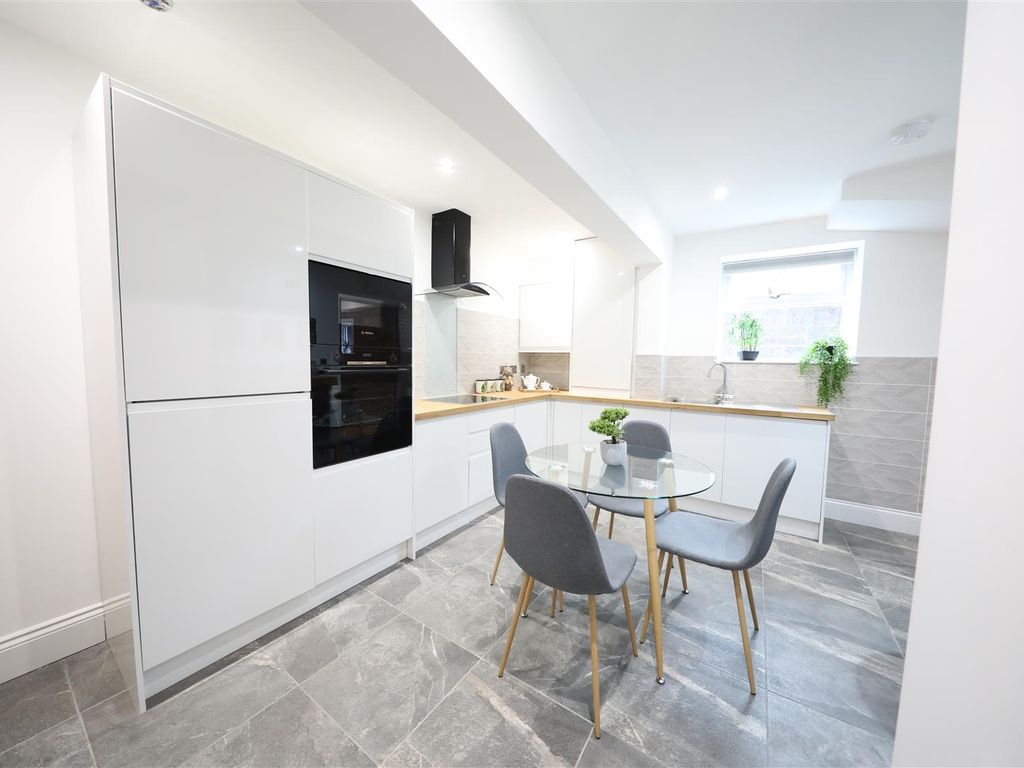 2 bed flat for sale in George Street, Hull HU1, £165,000