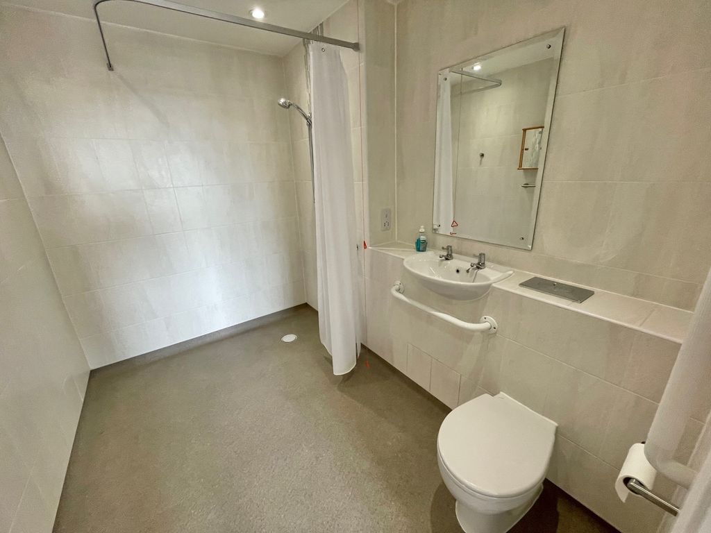 1 bed flat for sale in Kingsway, Chester CH2, £150,000