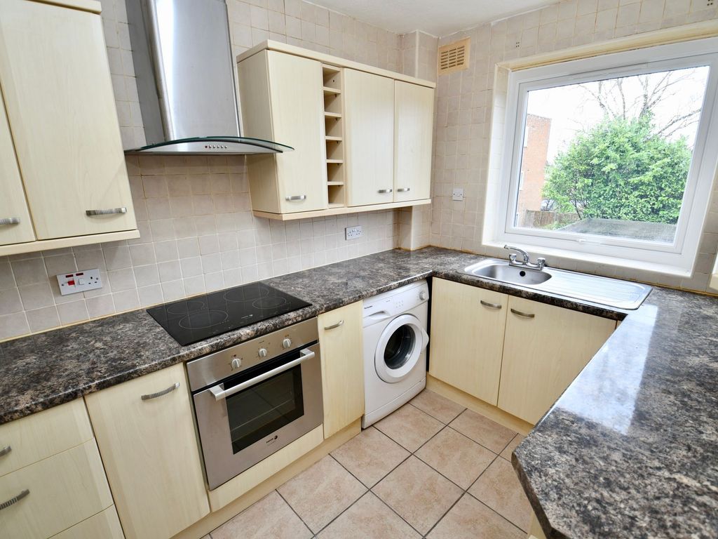 1 bed flat for sale in Bolton Road, Swinton M27, £100,000