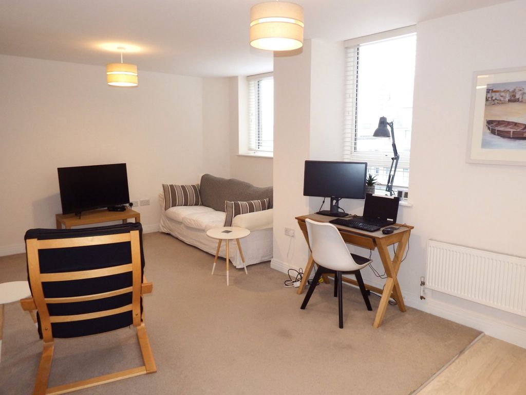 2 bed flat for sale in Swingate, Stevenage, Hertfordshire SG1, £230,000