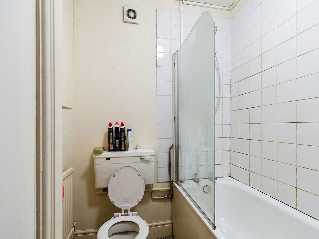 1 bed flat for sale in Bladud Buildings, Bath BA1, £230,000
