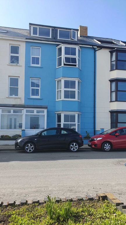 2 bed flat for sale in South Marine Terrace, Aberystwyth SY23, £180,000