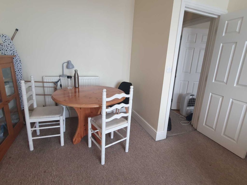 2 bed flat for sale in South Marine Terrace, Aberystwyth SY23, £180,000