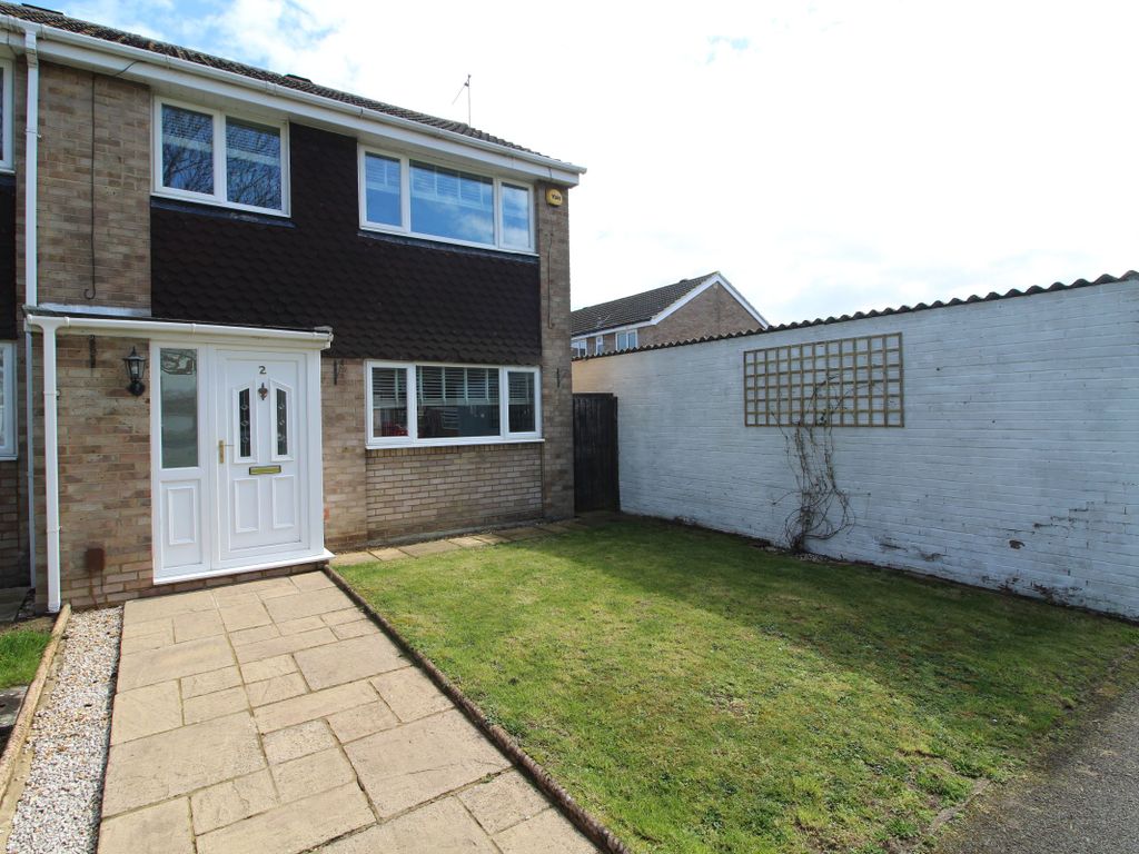 3 bed end terrace house for sale in Medway Close, Newport Pagnell MK16, £320,000