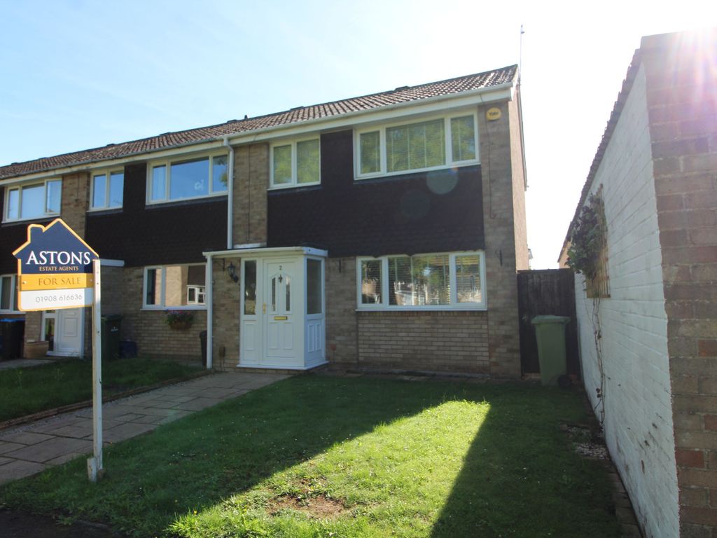 3 bed end terrace house for sale in Medway Close, Newport Pagnell MK16, £320,000