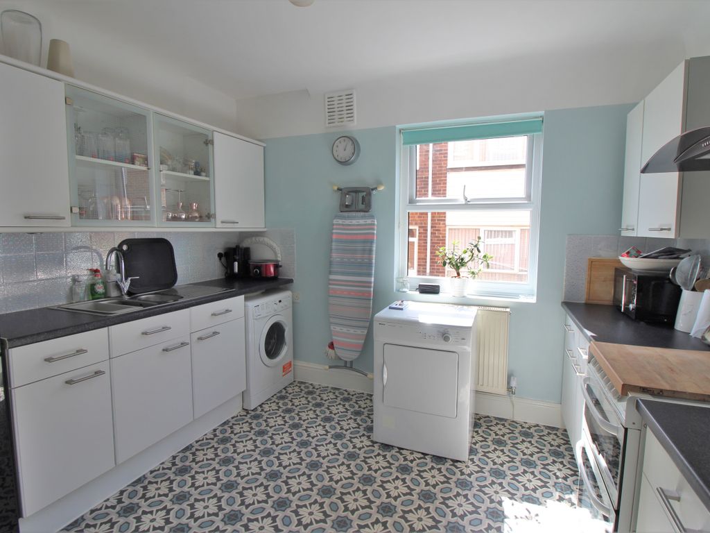 2 bed flat for sale in London Road, Portsmouth PO2, £165,000
