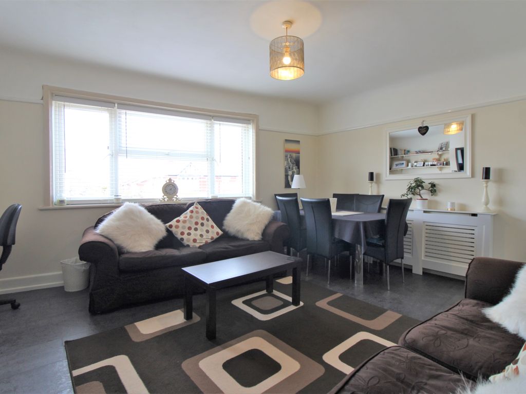 2 bed flat for sale in London Road, Portsmouth PO2, £165,000