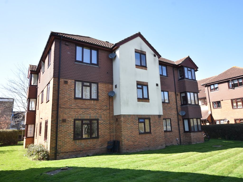 1 bed flat for sale in Skipton Way, Horley, Surrey RH6, £200,000