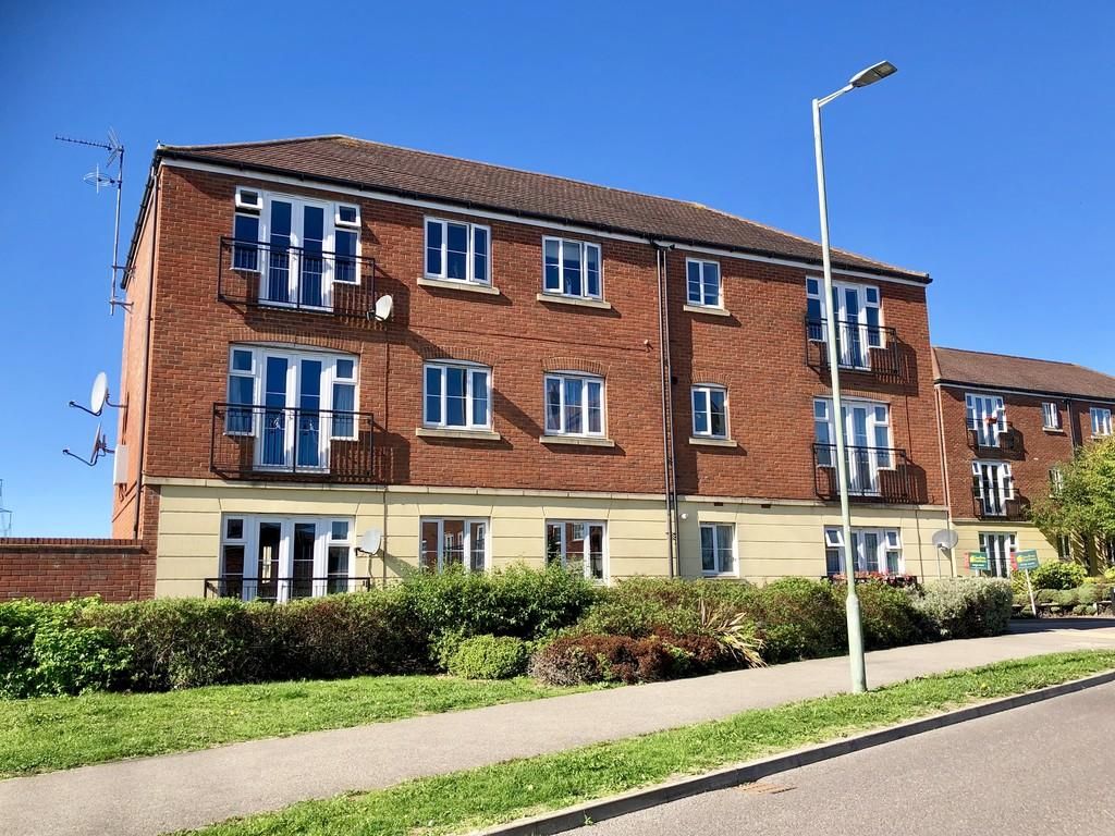 2 bed flat for sale in Fairfield Crescent, Stevenage SG1, £235,000
