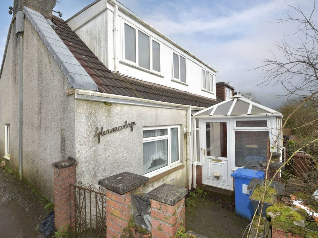 3 bed semi-detached house for sale in Earl