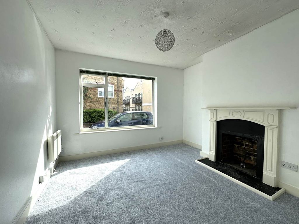 1 bed flat for sale in York Road, Tunbridge Wells, Kent TN1, £165,000