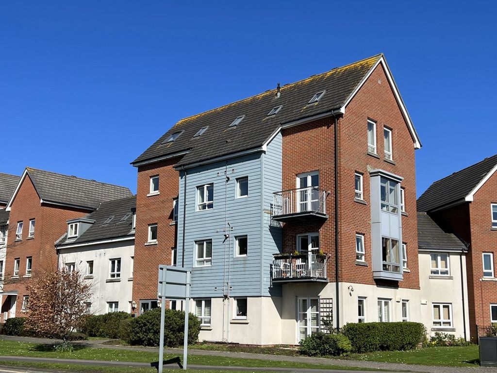 2 bed flat for sale in Phippard Way, Poole BH15, £240,000