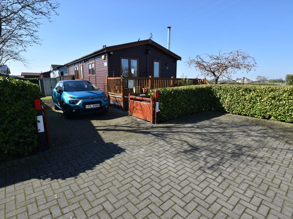 2 bed mobile/park home for sale in Wainfleet Bank, Wainfleet PE24, £100,000