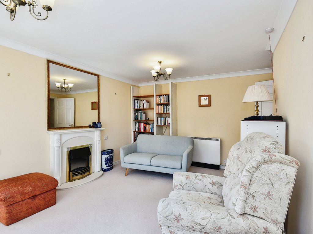 1 bed flat for sale in The Avenue, Branksome Park, Poole, Dorset BH13, £117,995