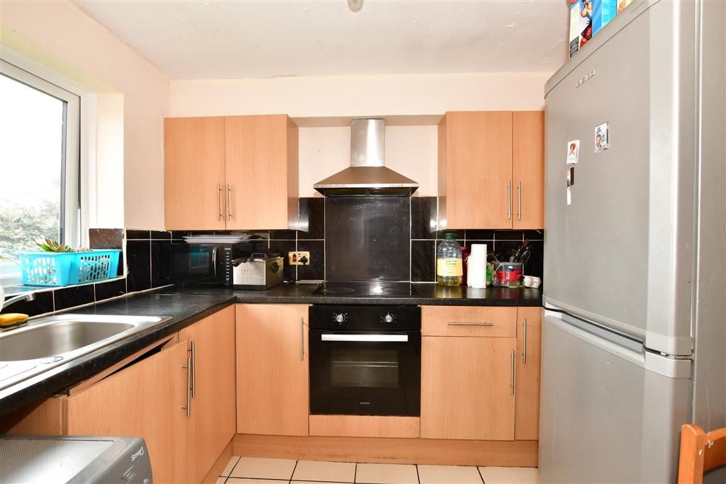 2 bed flat for sale in Trotwood, Chigwell, Essex IG7, £270,000