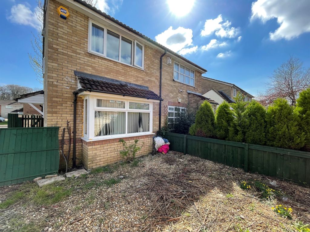 2 bed end terrace house for sale in Laureate Close, Llanrumney, Cardiff CF3, £170,000