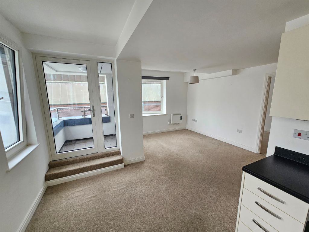 1 bed flat for sale in The Cloisters, Great Western Street, Aylesbury HP20, £160,000