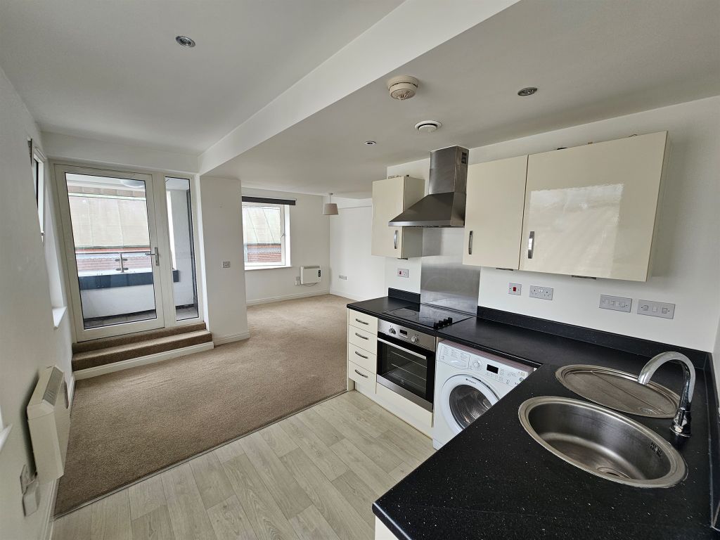 1 bed flat for sale in The Cloisters, Great Western Street, Aylesbury HP20, £160,000